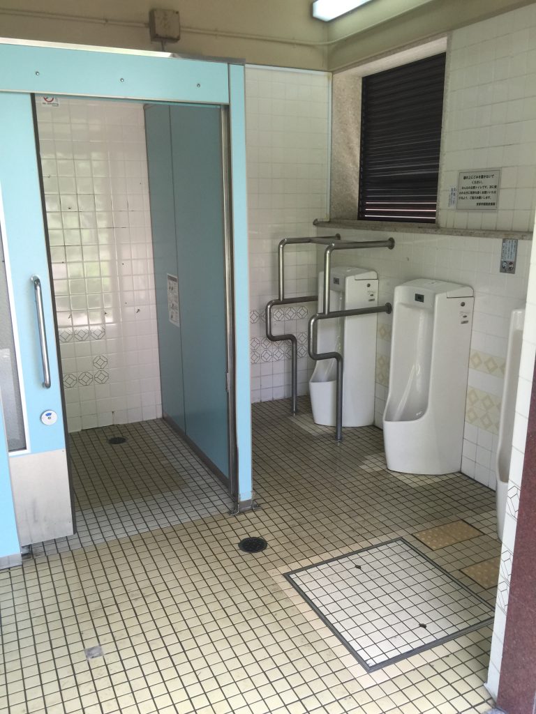 【京都トイレ情報】二条城付近『二条公園公衆トイレ』 いろいろ調べてみました！